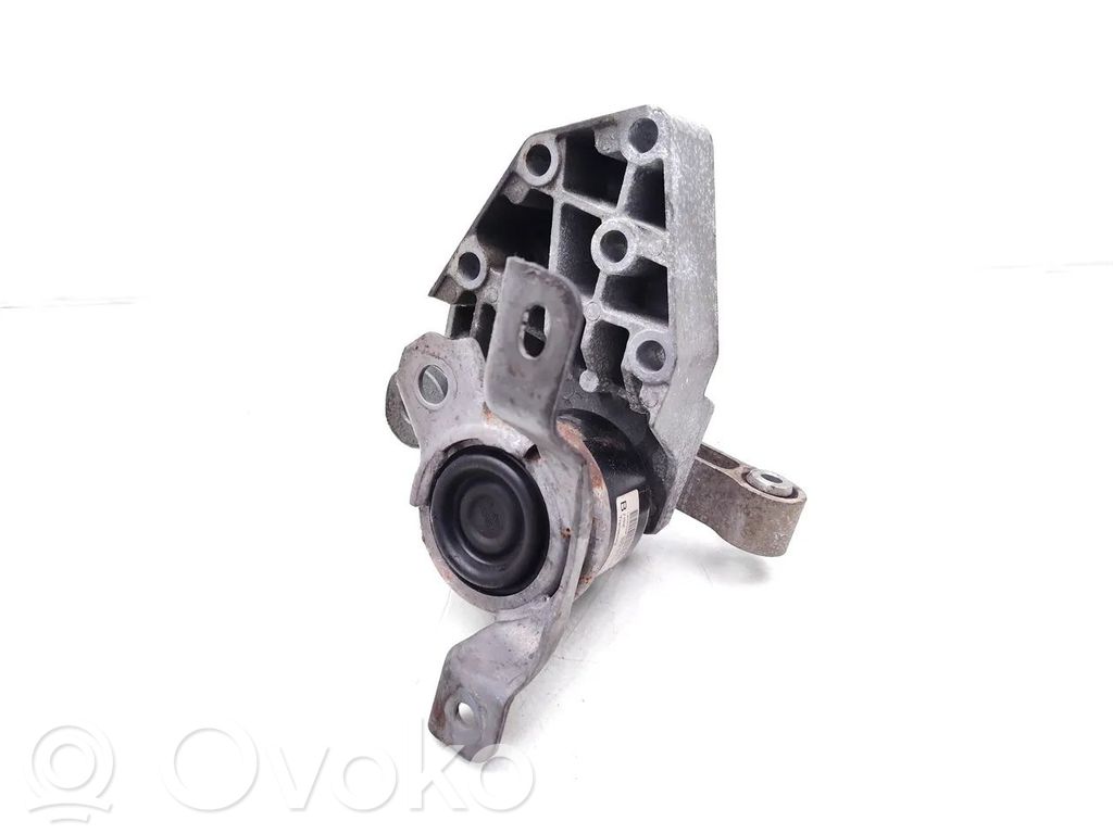 Land Rover Freelander 2 - LR2 Engine mount bracket 