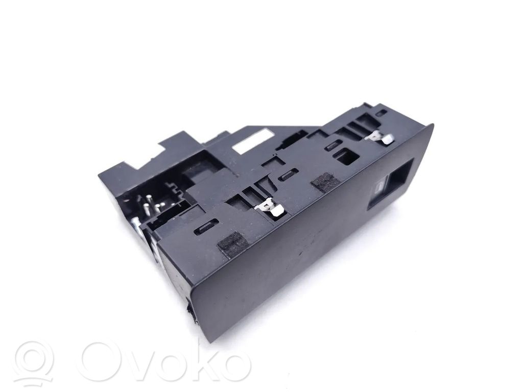 Electric window control switch   6937484