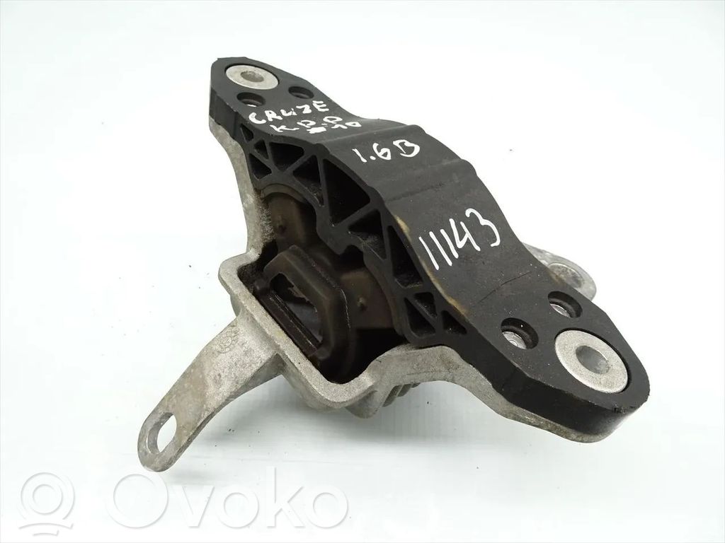 Chevrolet Cruze Engine mount bracket 