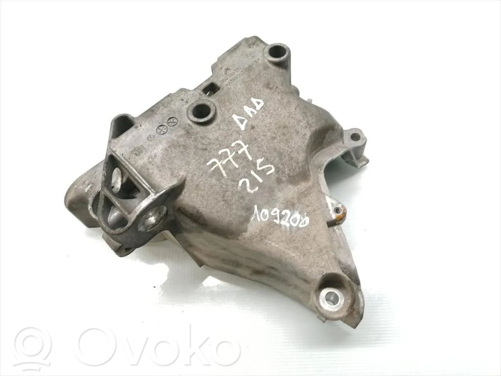 Skoda Octavia Mk3 (5E) Engine mounting bracket 