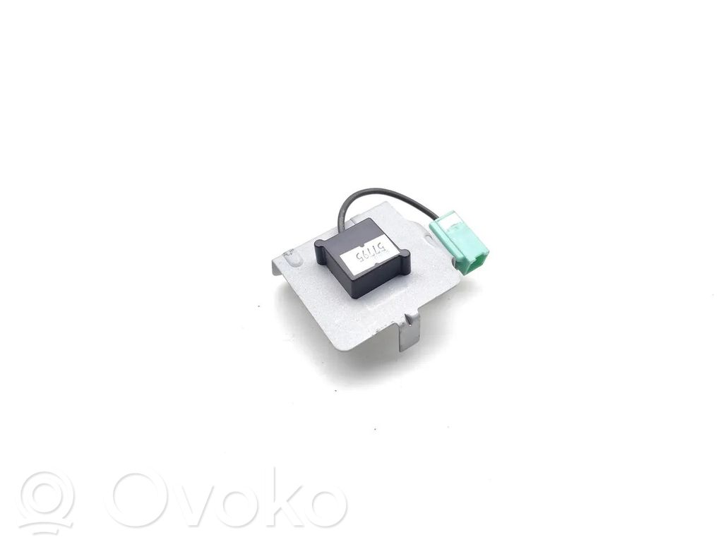 GPS-pystyantenni   EG2366DY0