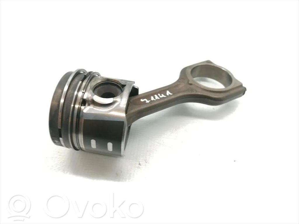 Piston avec bielle