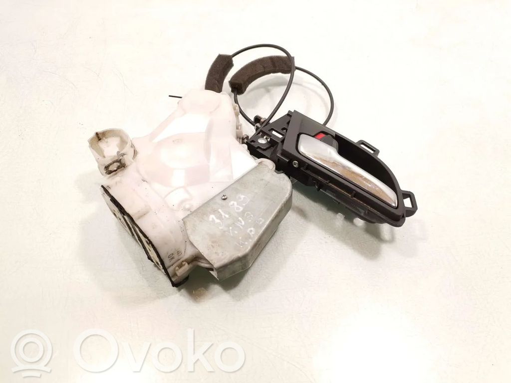 Honda CR-V Front door lock 