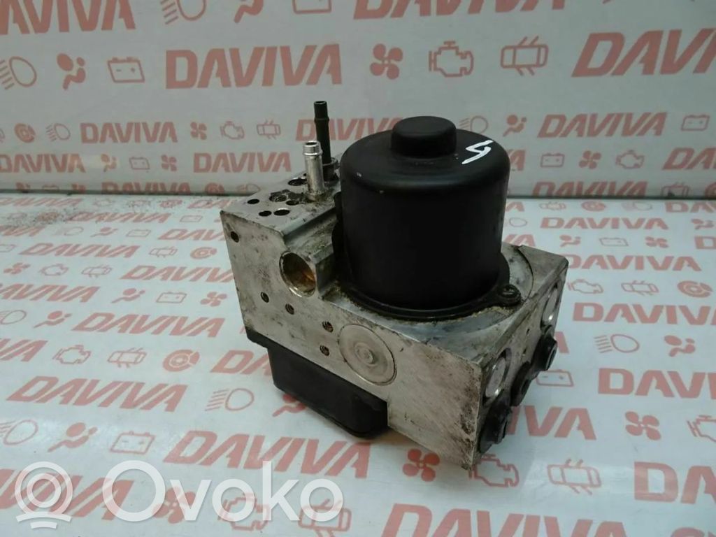Lexus IS 200-300 ABS Pump 