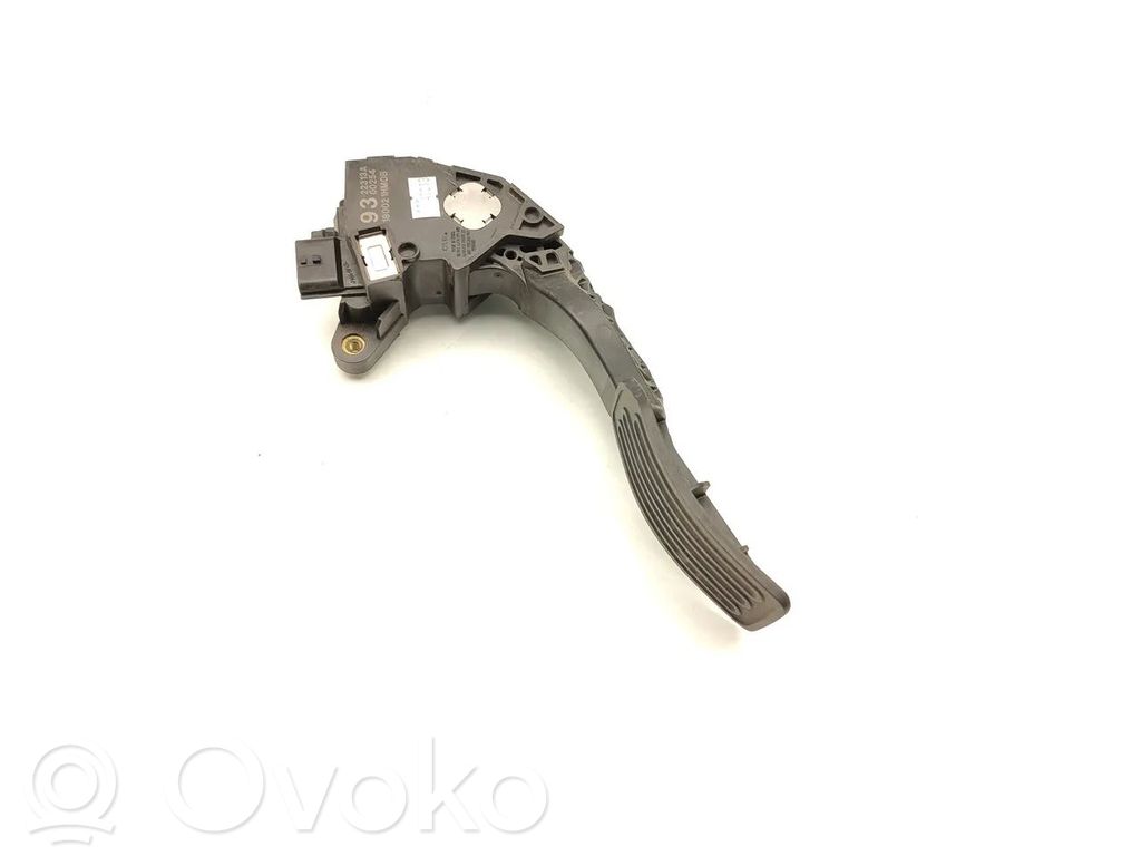 Nissan Juke I F15 Pedał gazu / przyspieszenia 