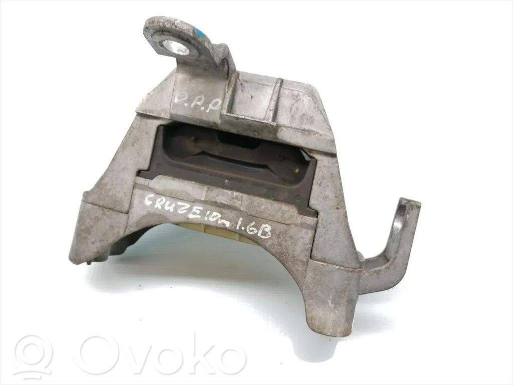 Chevrolet Cruze Engine mount bracket 