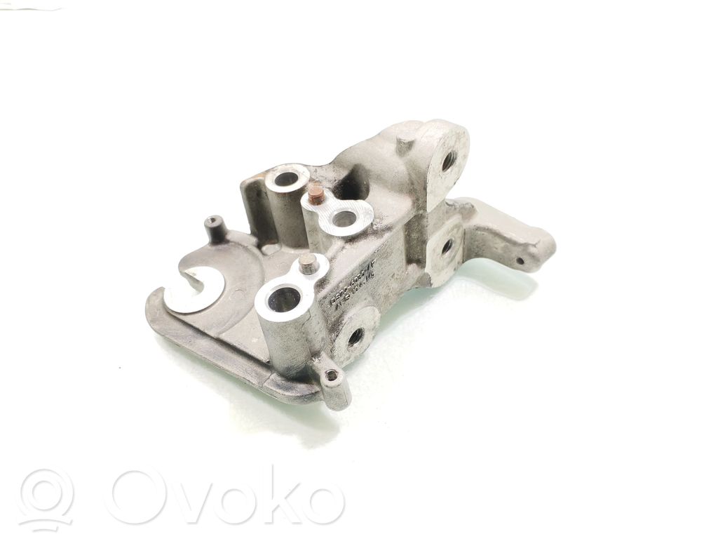 Ford Mondeo MK V Engine mounting bracket 