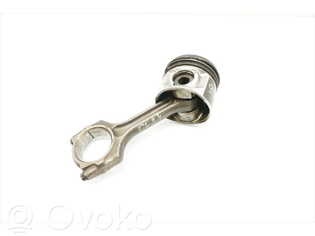 Piston avec bielle