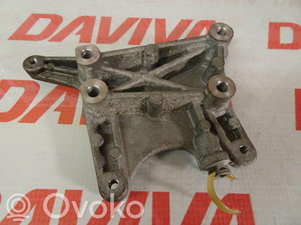 Suzuki Grand Vitara II Engine mounting bracket 