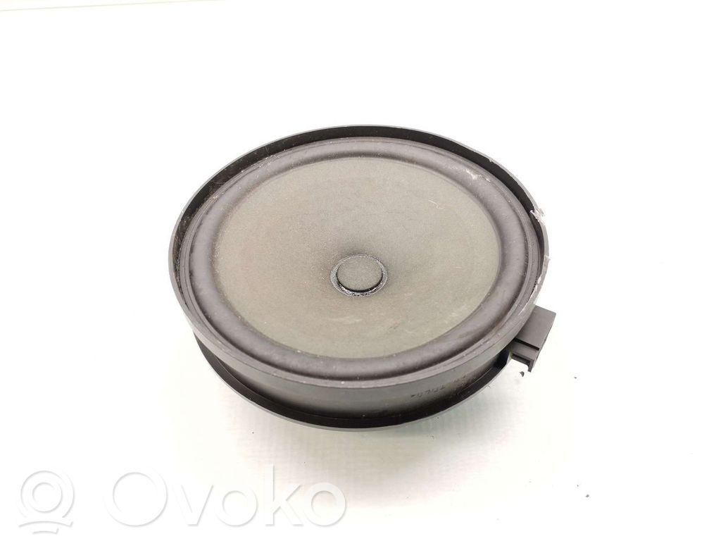 Mercedes-Benz C W204 Takaoven kaiutin