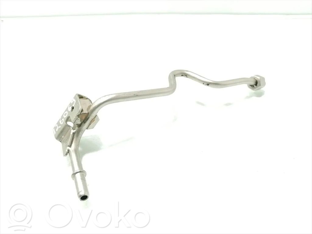 BMW 3 E90 E91 Degvielas caurulīte (-es) 