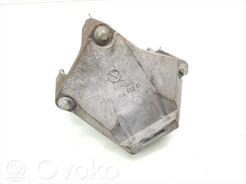 Opel Astra H Engine mounting bracket 