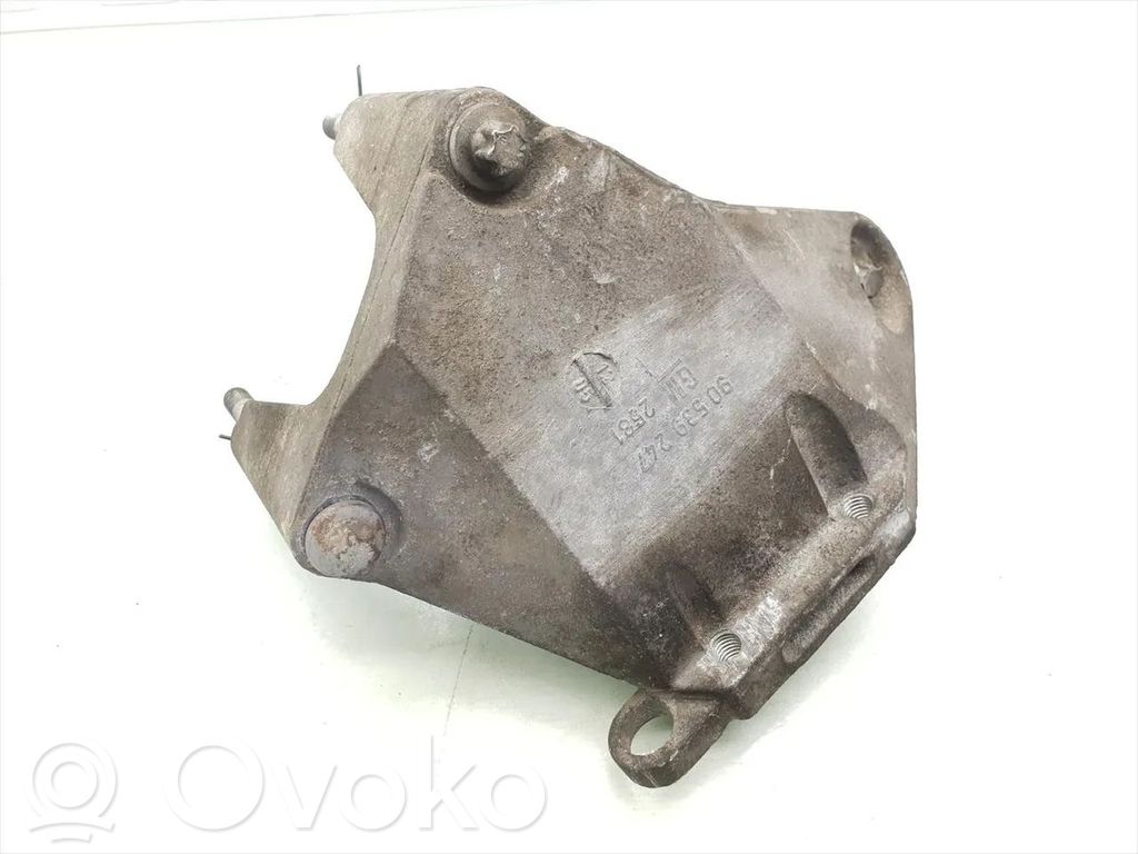 Opel Astra H Engine mounting bracket 