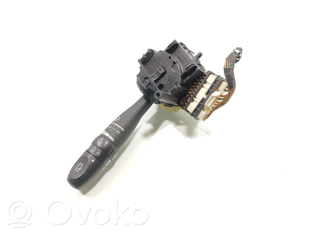 KIA Rio Pyyhkimen/suuntavilkun vipukytkin 