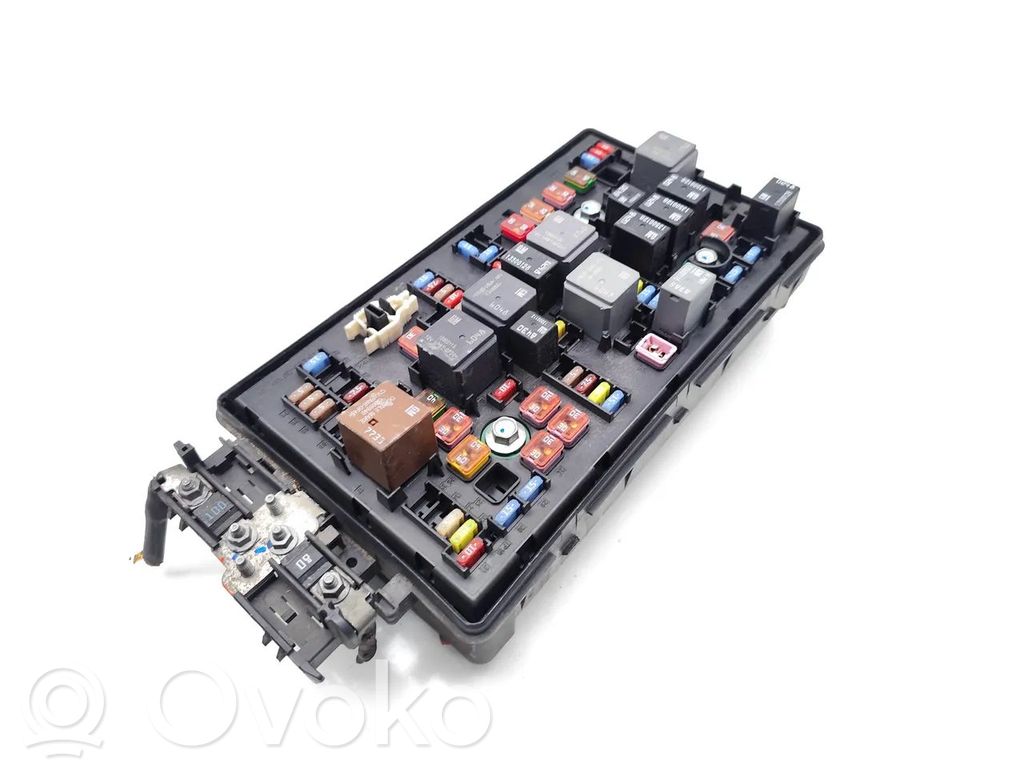 Opel Insignia A Fuse module 
