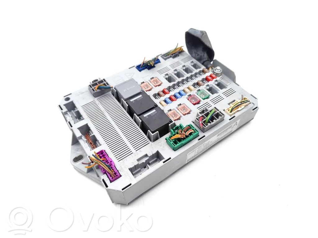 Jaguar XF Ramka / Moduł bezpieczników 