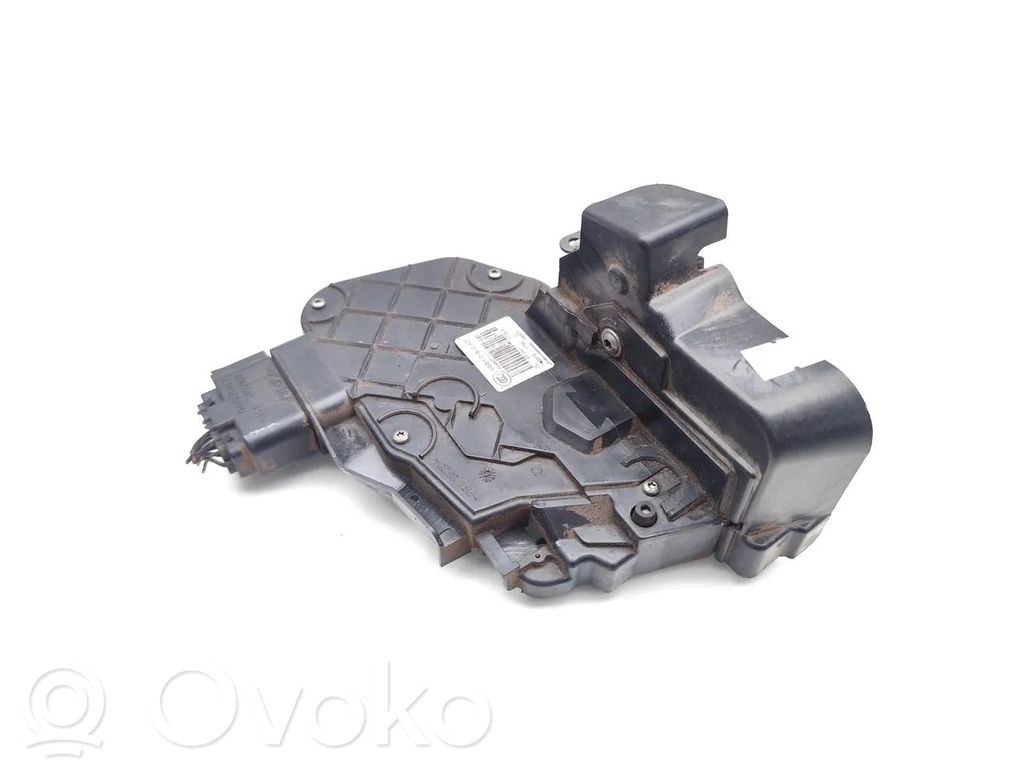 Land Rover Discovery 4 - LR4 Zamek drzwi przednich 
