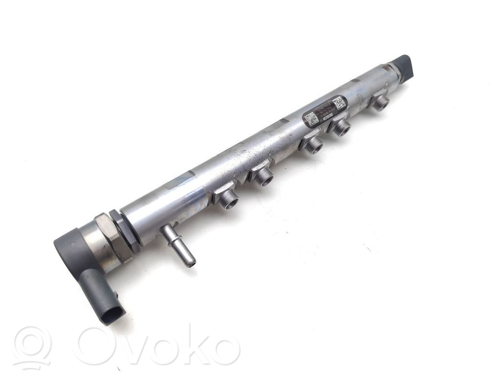 BMW 1 F20 F21 Listwa wtryskowa 