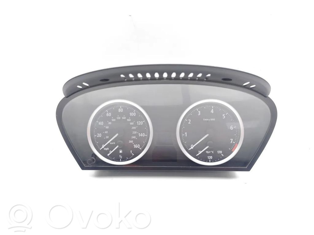 Geschwindigkeitsmesser Cockpit   6974590,62116974590
