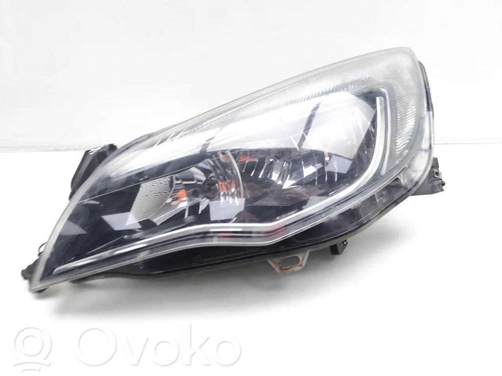 Opel Astra J Lampa przednia 