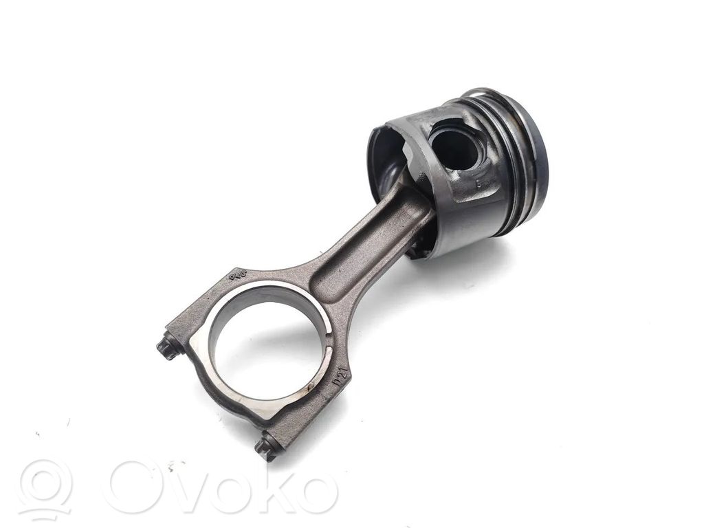 Piston with connecting rod   N47D20C