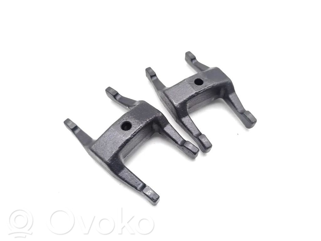 Opel Monterey Fuel Injector clamp holder 