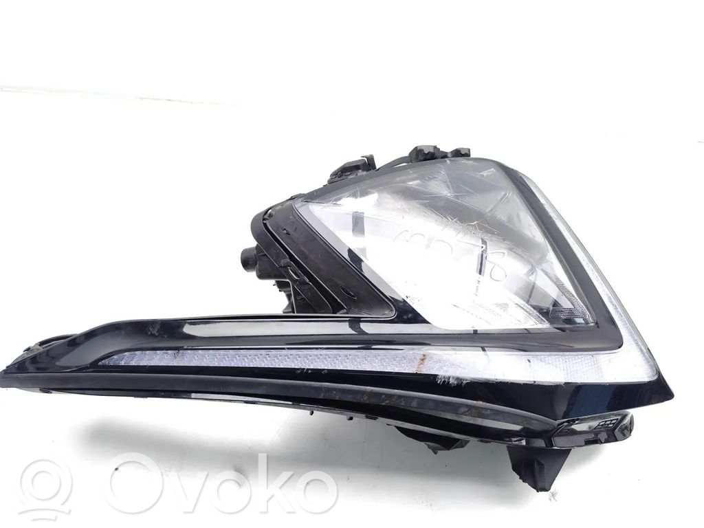 KIA Sportage Lampa przednia 