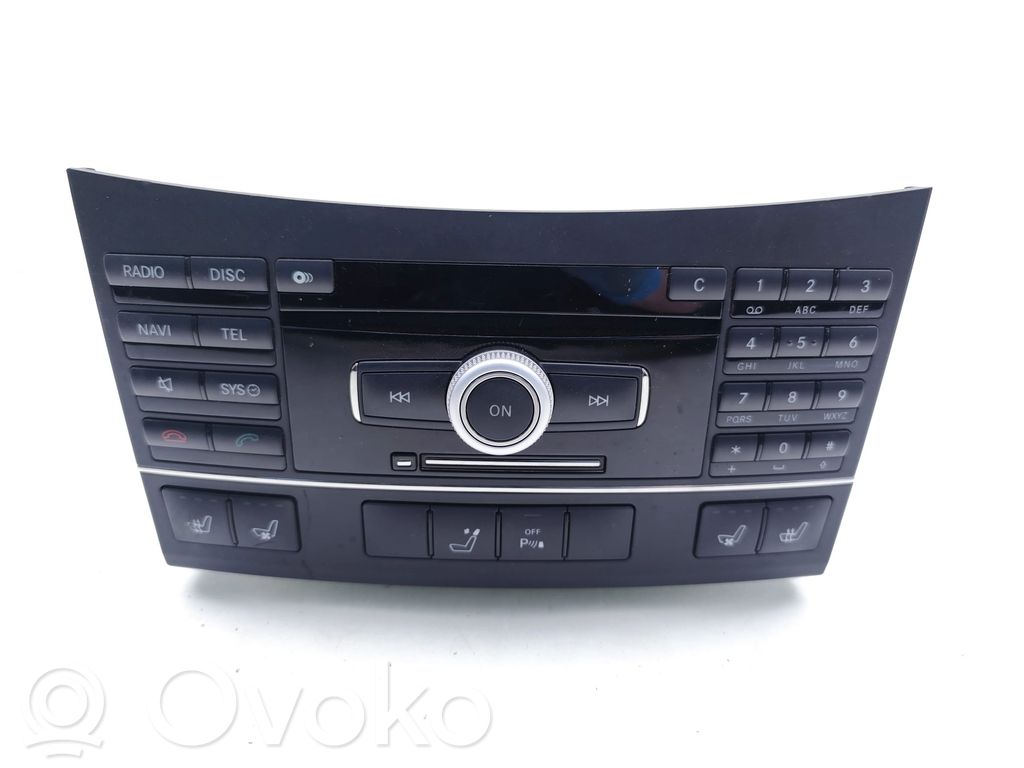 Mercedes-Benz E A207 Panel / Radioodtwarzacz CD/DVD/GPS 