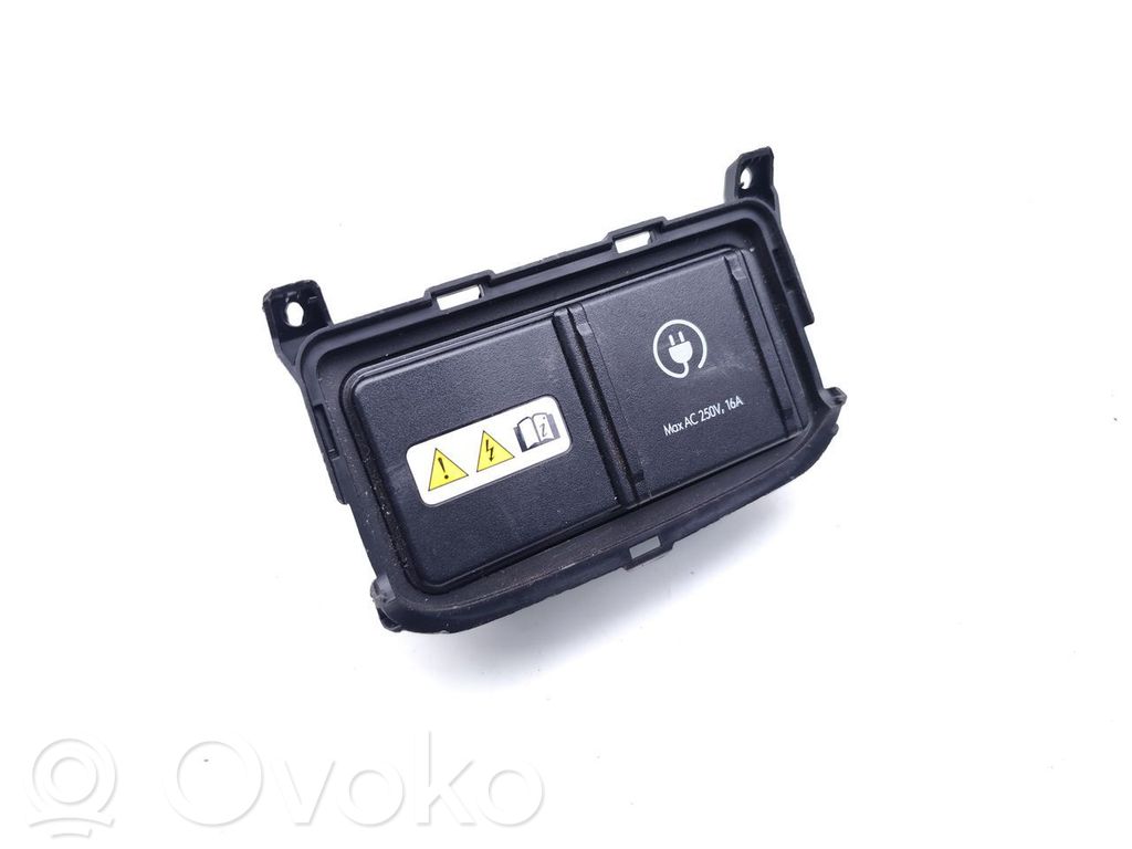 Hyundai Kona II Enchufe de 12V (delantero) 