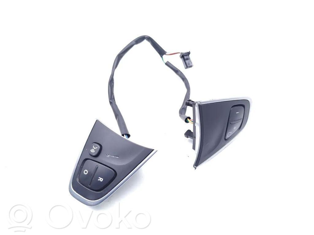 Renault Clio IV Boutons / interrupteurs volant 
