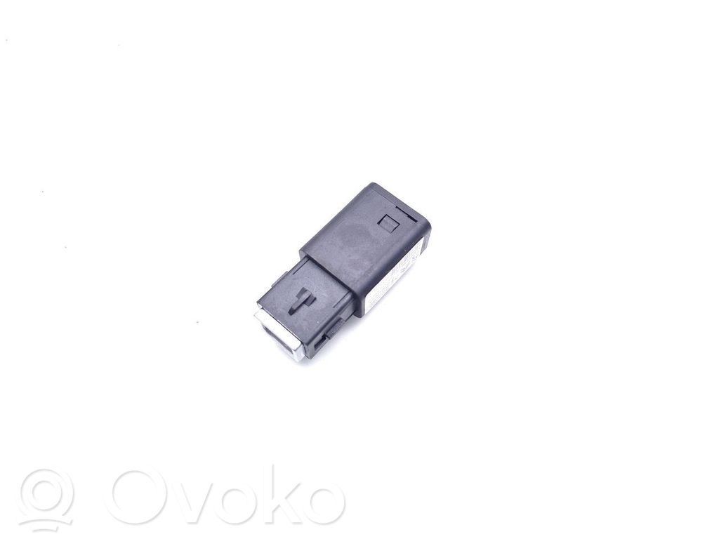 Peugeot 2008 II Priză USB