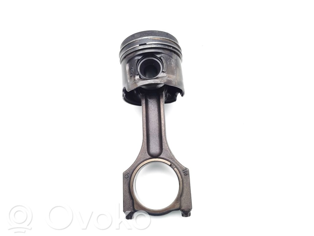 Piston with connecting rod   N47D20A