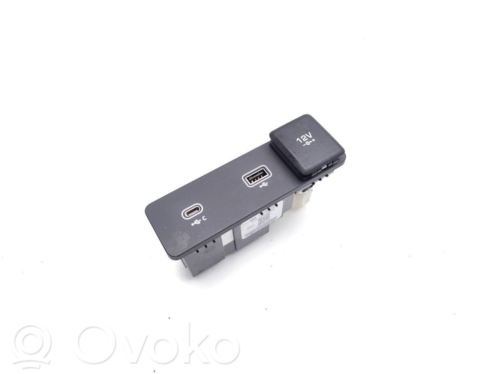 Jaguar I-Pace USB savienotājs