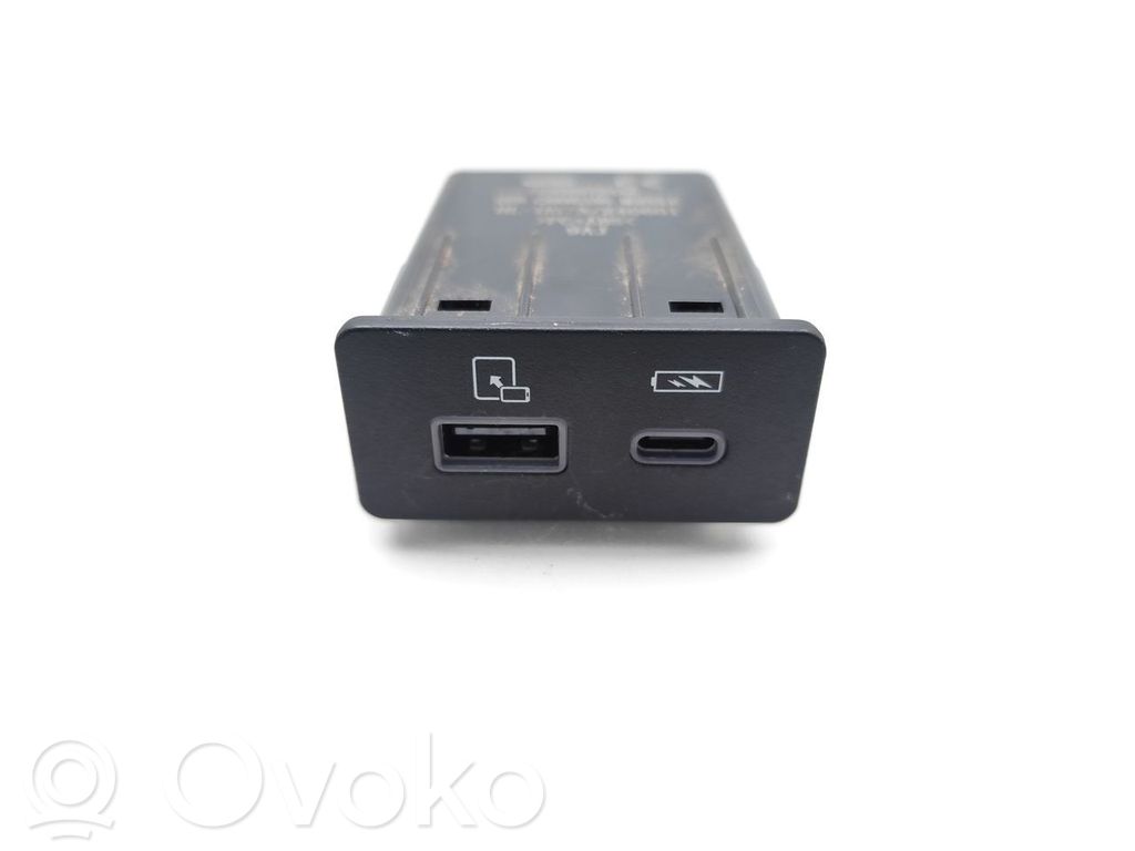 Chery 5/C5 Connettore plug in USB