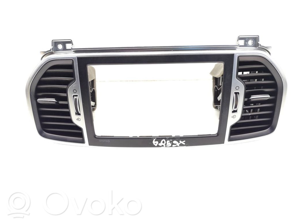 KIA Sportage Dash center air vent grill 