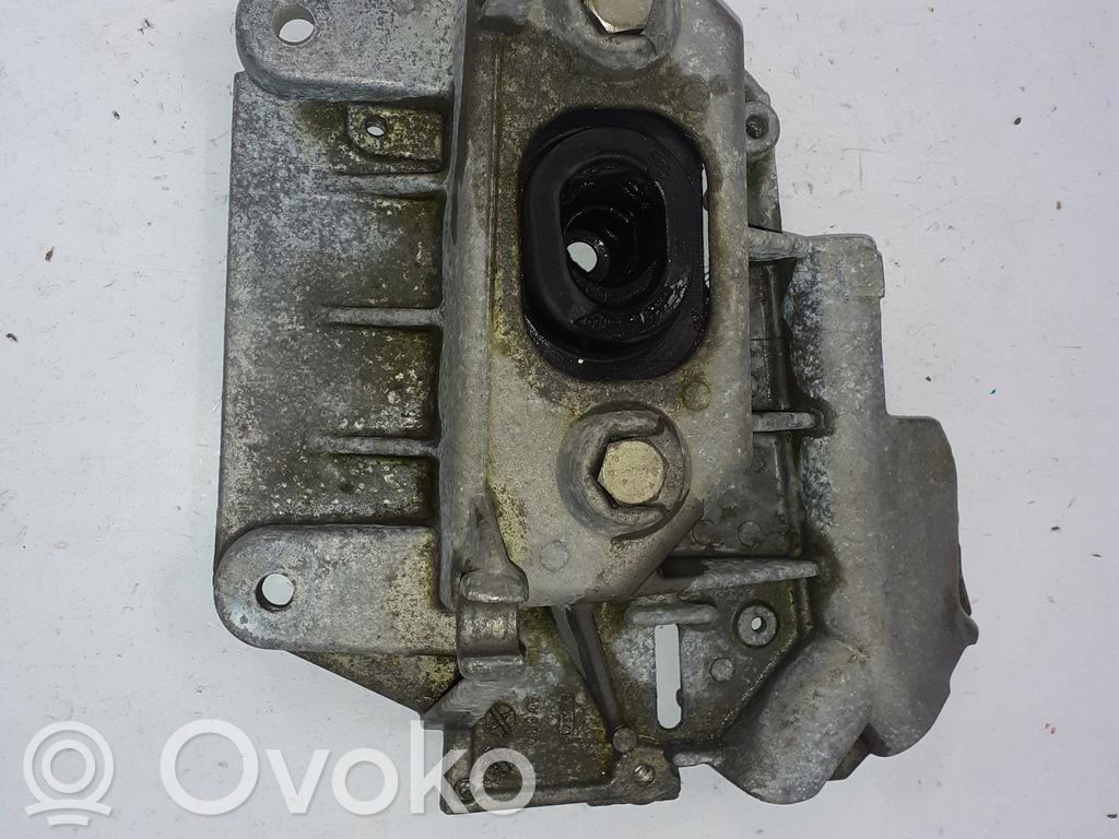 Renault Clio III Engine mounting bracket 