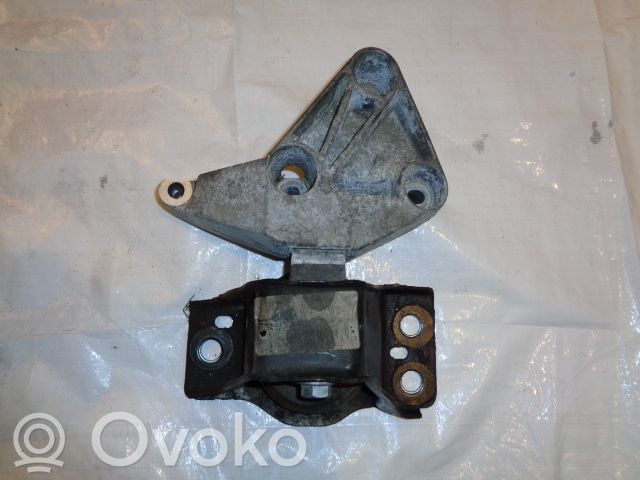 Renault Kangoo II Engine mounting bracket 