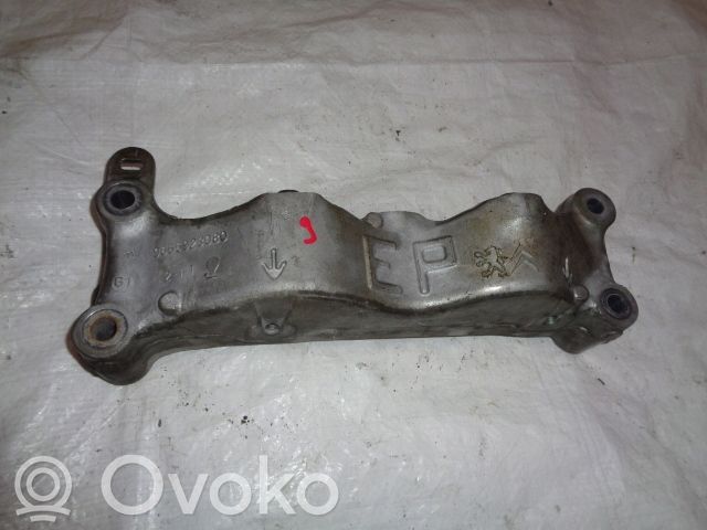 Peugeot 308 Engine mounting bracket 