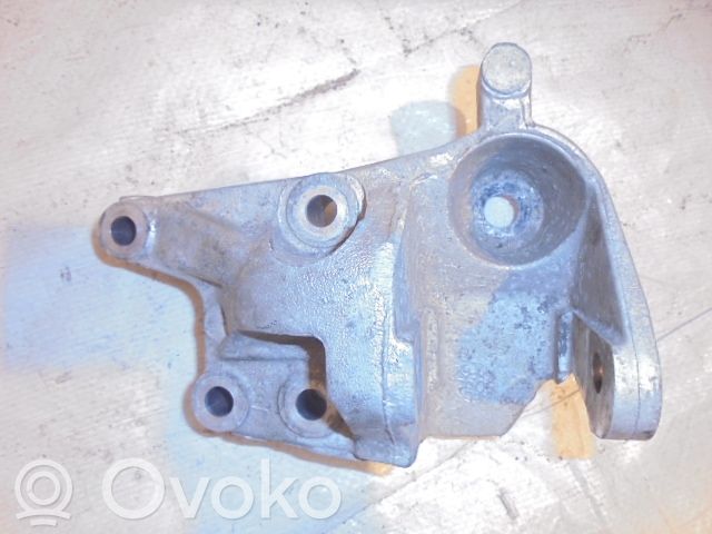 Citroen C5 Engine mounting bracket 