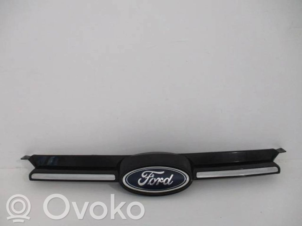 Ford Focus Etupuskurin ylempi jäähdytinsäleikkö 