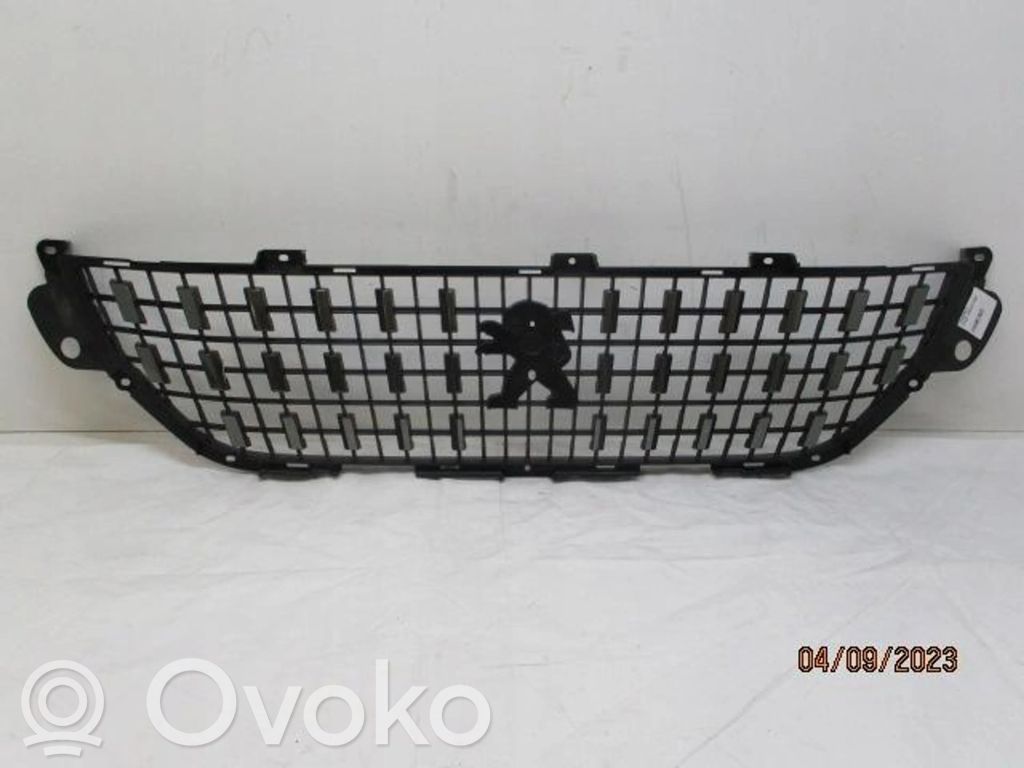 Peugeot 2008 I Maskownica / Grill / Atrapa górna chłodnicy 