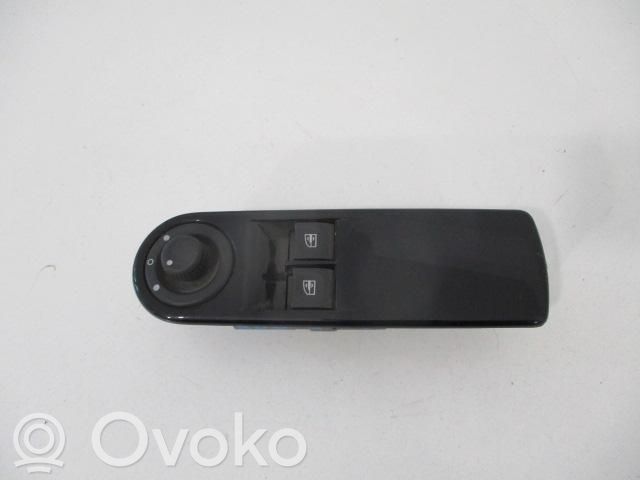 Renault Clio IV Quarter vent window switch 