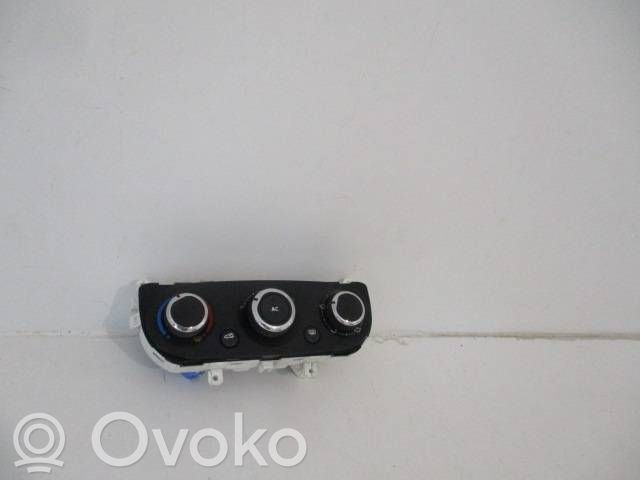Renault Clio IV Climate control unit 