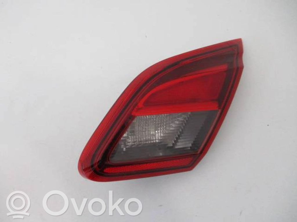 Opel Corsa E Galinis žibintas dangtyje 