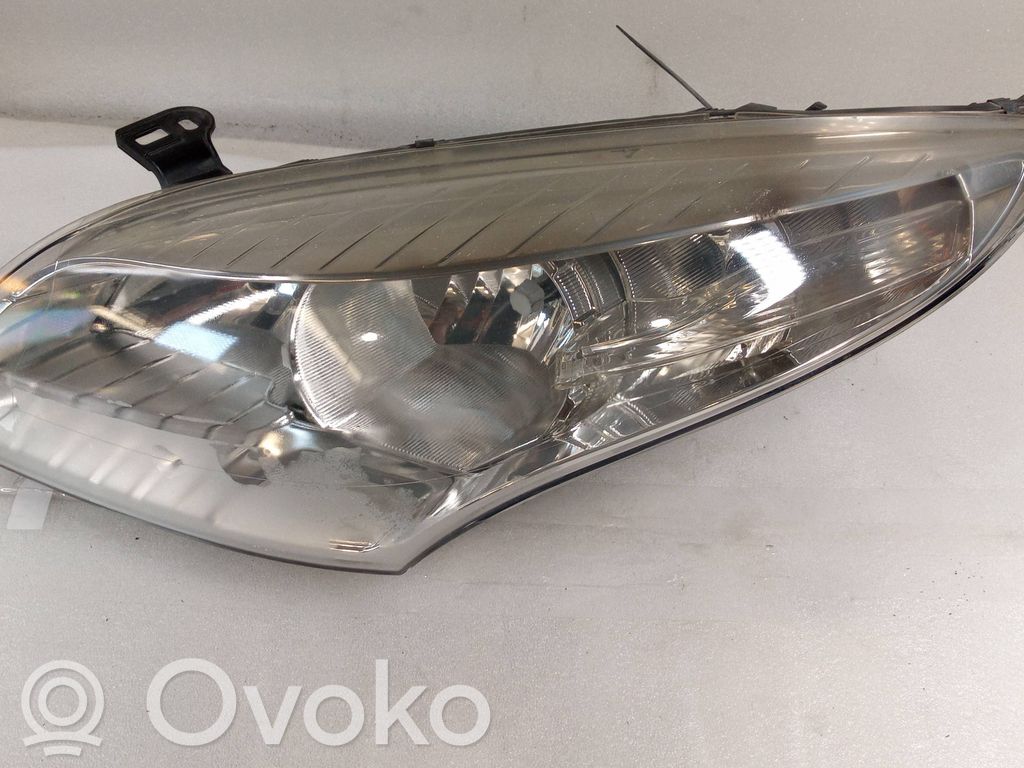 Renault Megane III Lampa przednia 