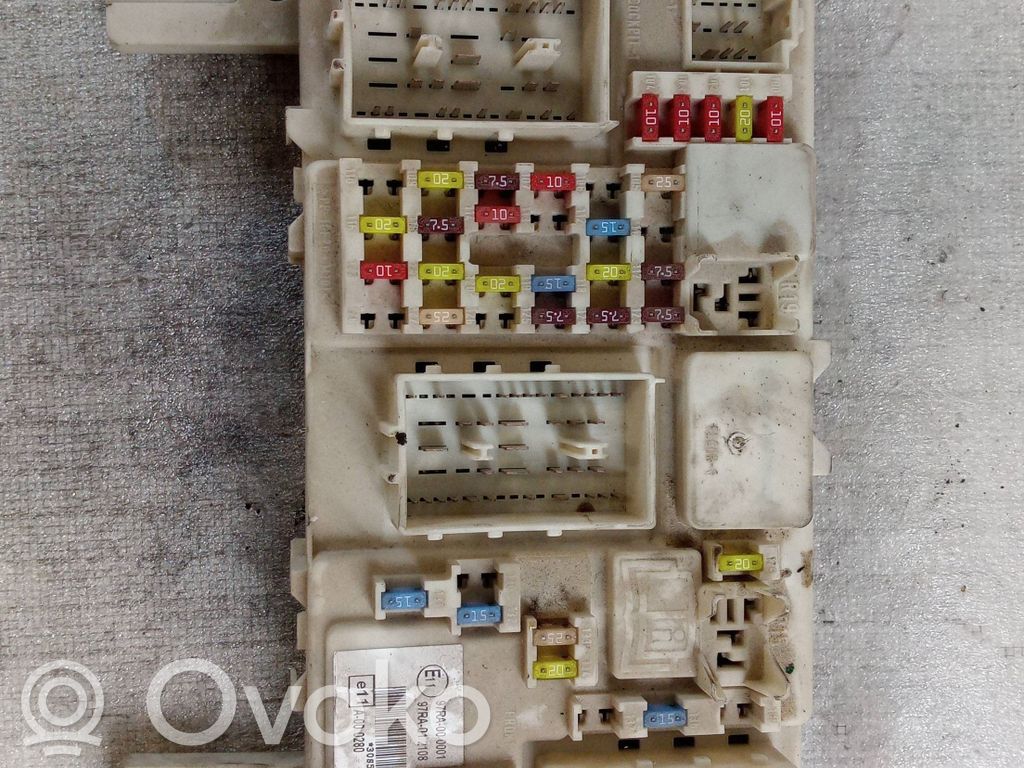 Saugiklių blokas   8M5T14014LMC