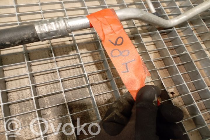 Ilmastointilaitteen putki (A/C)   1343913