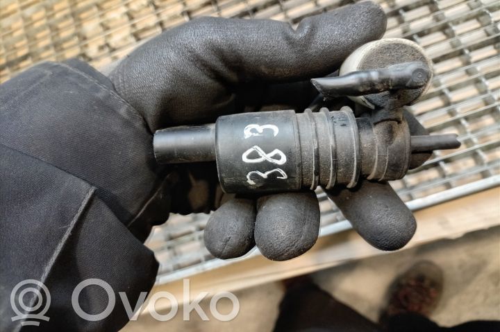 Skoda Fabia Mk1 (6Y) Windscreen/windshield washer pump 