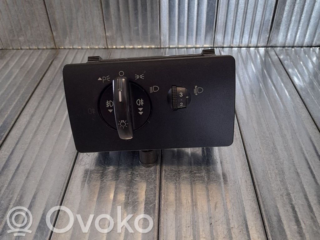 Ford Focus Light switch 