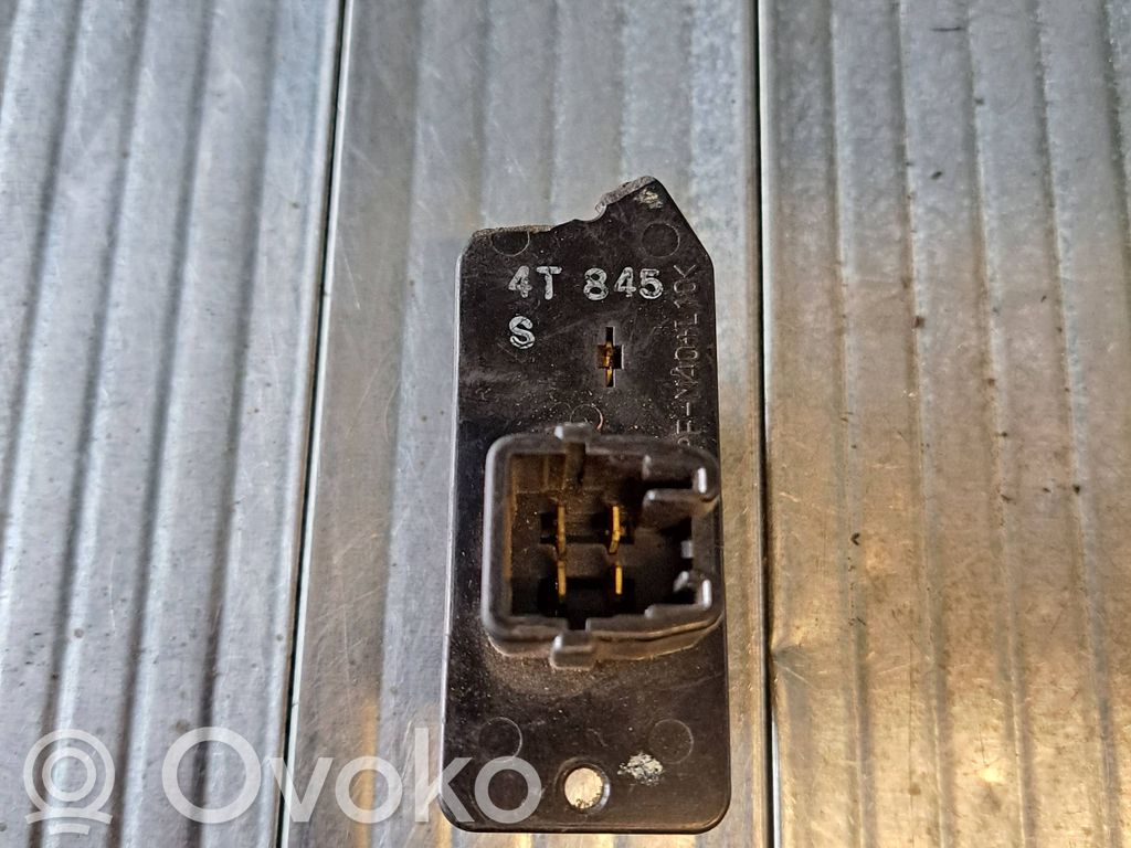 Mazā radiatora ventilators   4T845